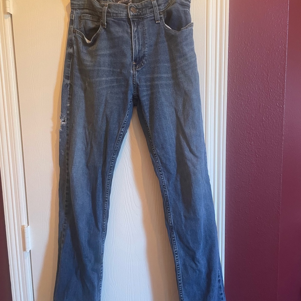 Hollister Men's Bootcut Jeans in Classic Blue